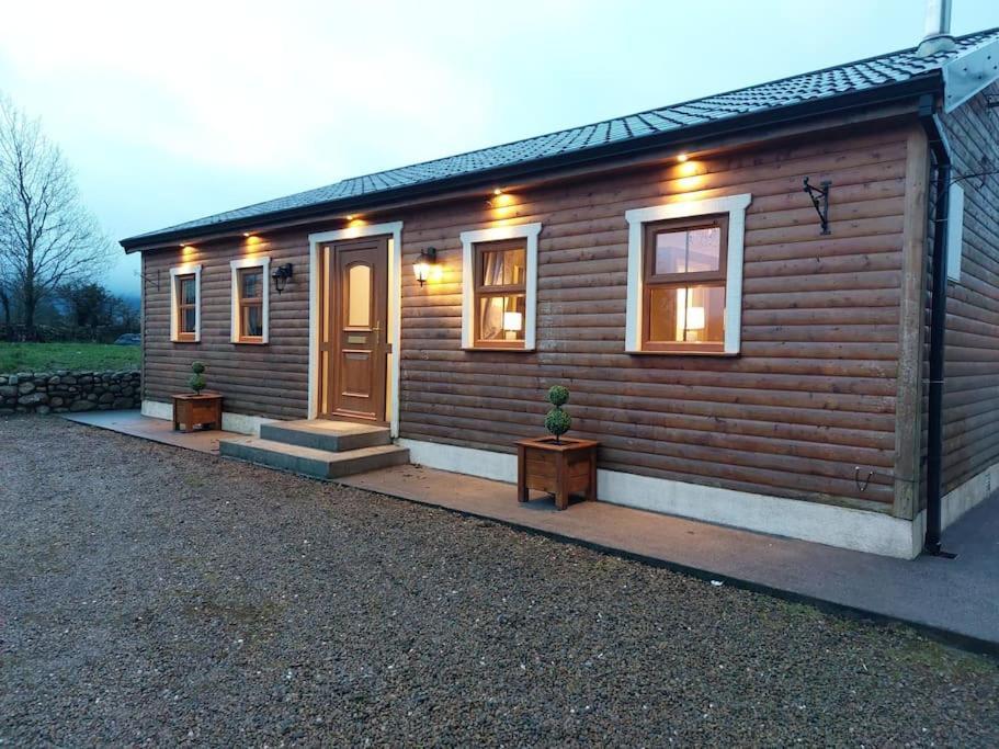 Luxurious Log Cabin With Lay-Z Spa Hot Tub Villa Ballina  Exterior photo