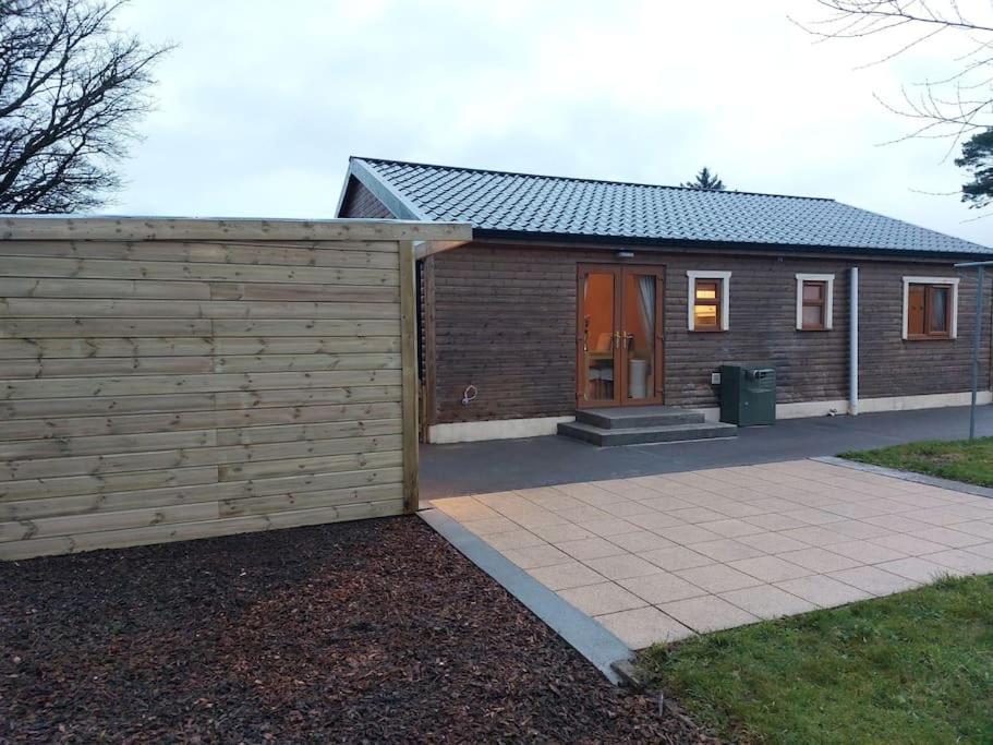 Luxurious Log Cabin With Lay-Z Spa Hot Tub Villa Ballina  Exterior photo